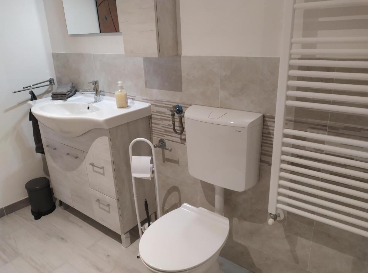 Casa Doris Apartment Montabone ภายนอก รูปภาพ